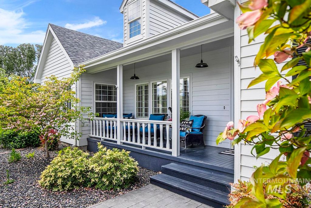 Photo of 2525 N Equestrian Place, Eagle, ID 83616 (MLS # 98975302)