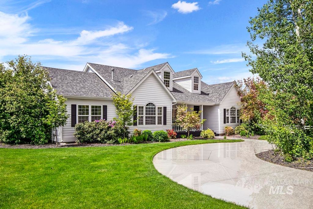 Photo of 2525 N Equestrian Place, Eagle, ID 83616 (MLS # 98975302)