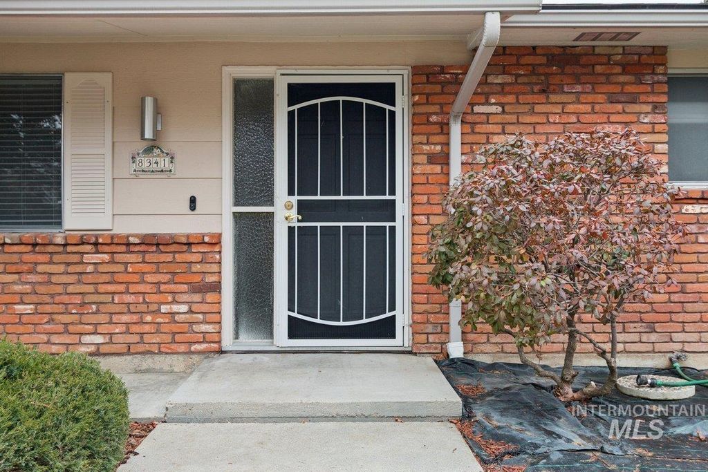 Photo of 8341 W Bloomfield Dr, Boise, ID 83704 (MLS # 98972618)