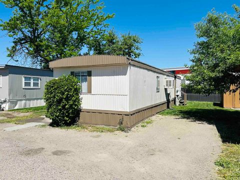 Photo of 655 Chukar Dr #31, Ontario, OR 97914 (MLS # 98985042)