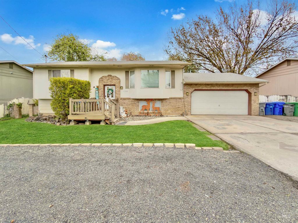 Photo of 1733 Birch Ave, Lewiston, ID 83501 (MLS # 98982232)