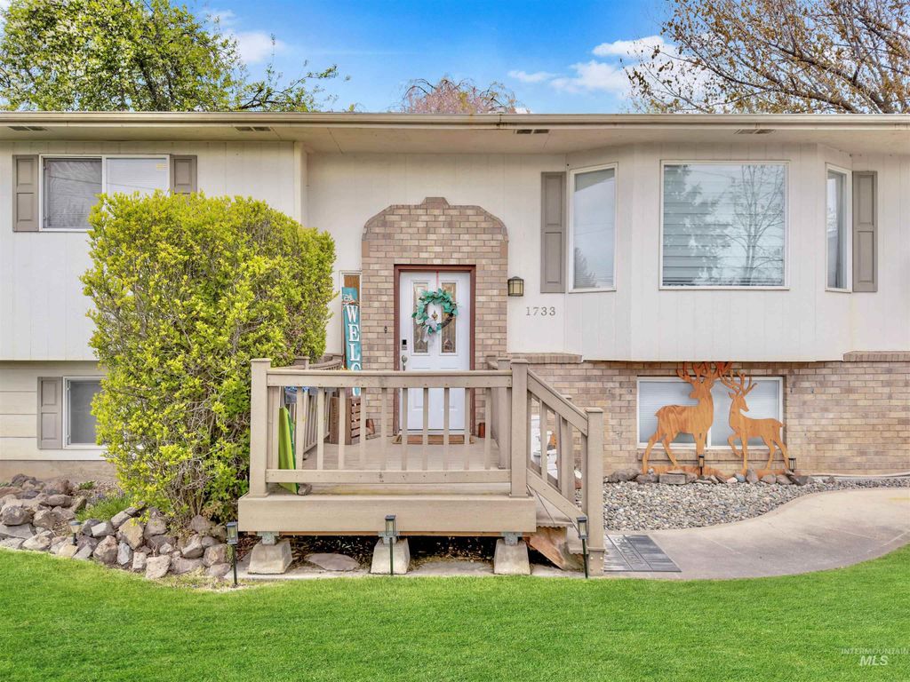 Photo of 1733 Birch Ave, Lewiston, ID 83501 (MLS # 98982232)