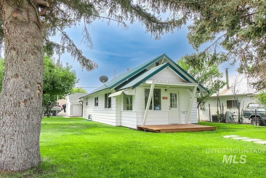 Photo of 231 E Avenue E Ave, Jerome, ID 83338 (MLS # 98961061)