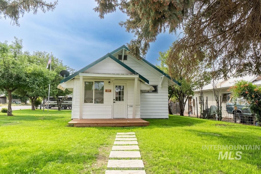 Photo of 231 E Avenue E Ave, Jerome, ID 83338 (MLS # 98961061)