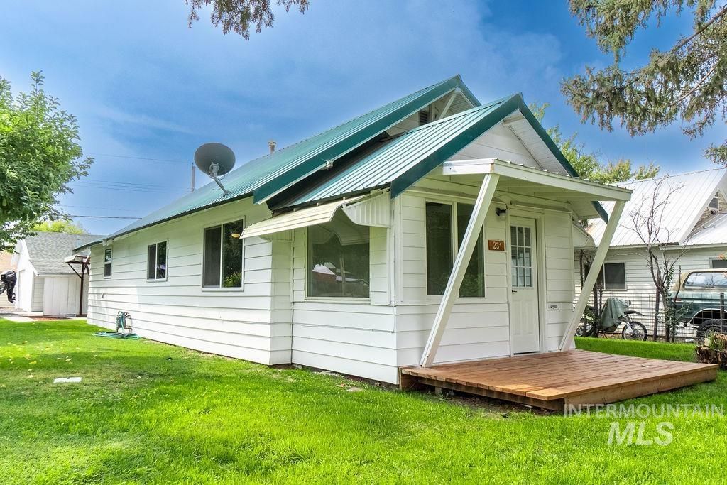 Photo of 231 E Avenue E Ave, Jerome, ID 83338 (MLS # 98961061)