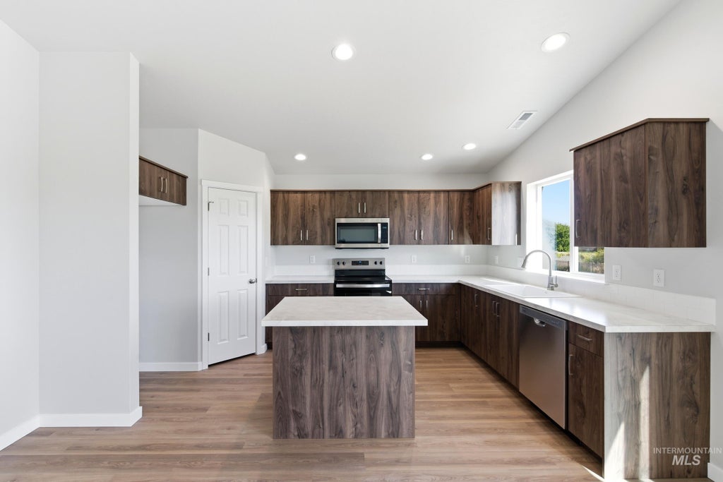 Photo of 3741 E White Plains St, Nampa, ID 83686 (MLS # 98995360)