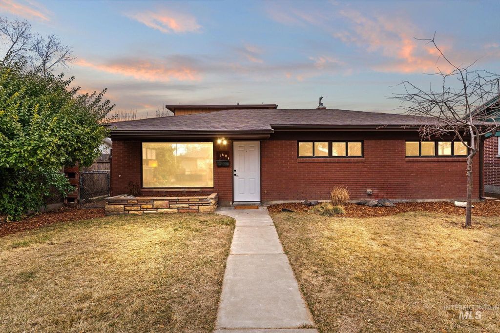 Photo of 168 N Juniper St, Twin Falls, ID 83301 (MLS # 98976121)