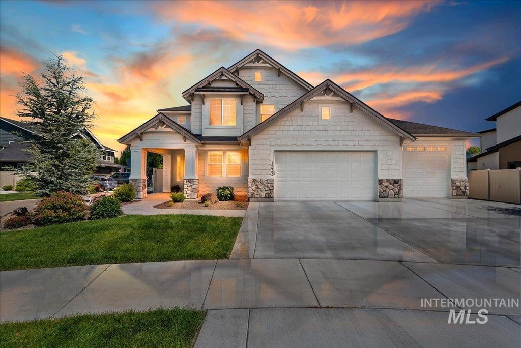 Photo of 1233 E Azan St, Meridian, ID 83646 (MLS # 98990644)