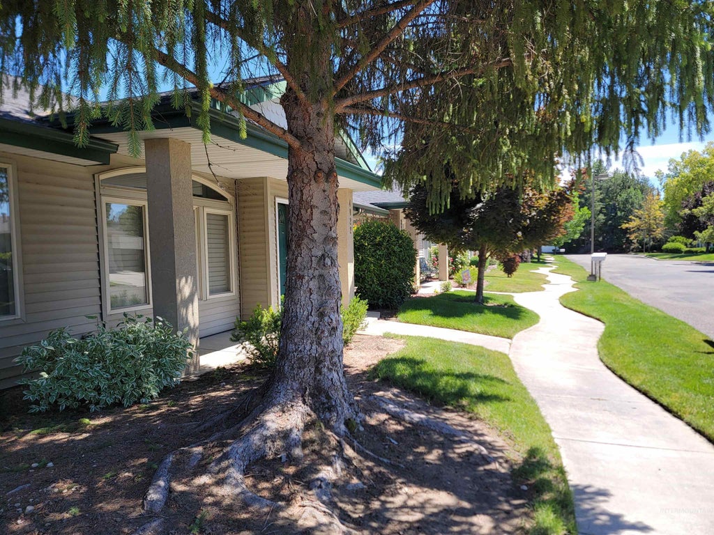 Photo of 4022 Kessinger LN, Garden City, ID 83703 (MLS # 98990782)