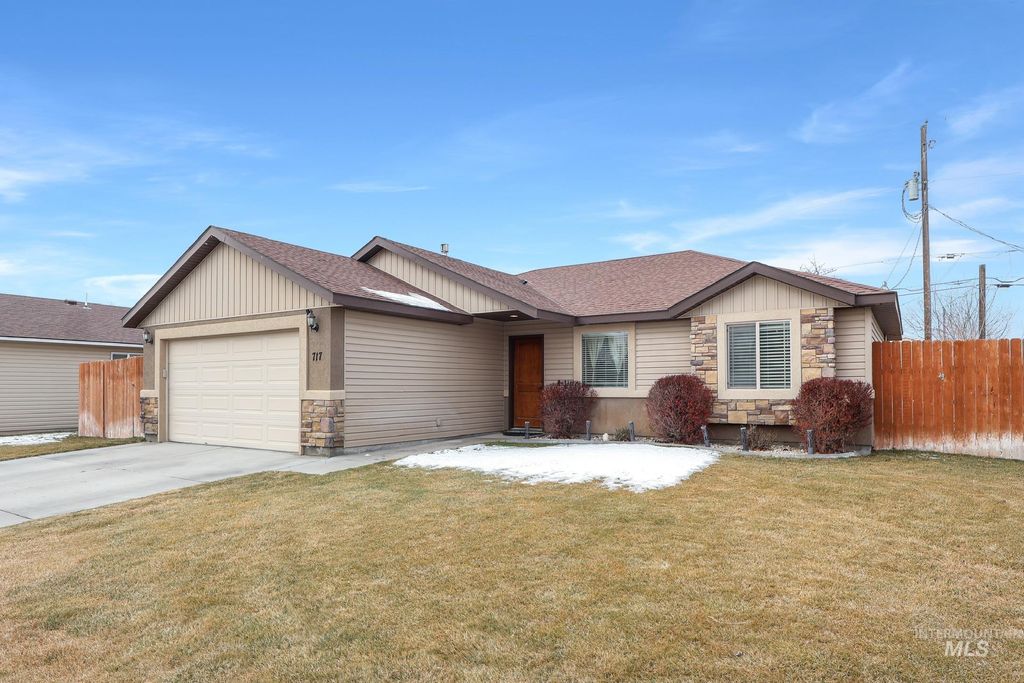 Photo of 717 S B St, Rupert, ID 83350 (MLS # 98972478)