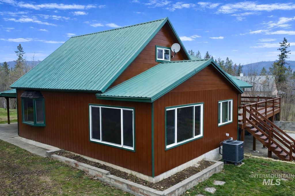 Photo of 418 Byran Dr, Kamiah, ID 83536 (MLS # 98972555)