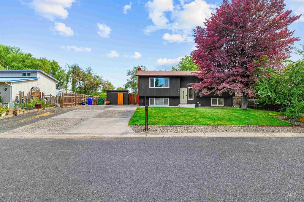 Photo of 1806 Powers Drive, Lewiston, ID 83501 (MLS # 98971034)