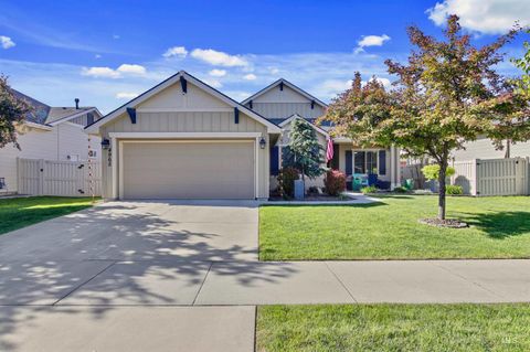 Photo of 4965 W Torana St, Meridian, ID 83646 (MLS # 98985565)