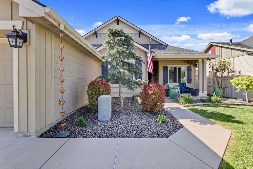 Photo of 4965 W Torana St, Meridian, ID 83646 (MLS # 98985565)