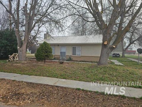 Photo of 918 N 11th St, Payette, ID 83661 (MLS # 98978152)