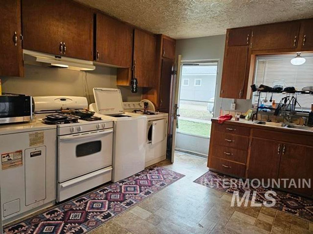 Photo of 918 N 11th St, Payette, ID 83661 (MLS # 98978152)