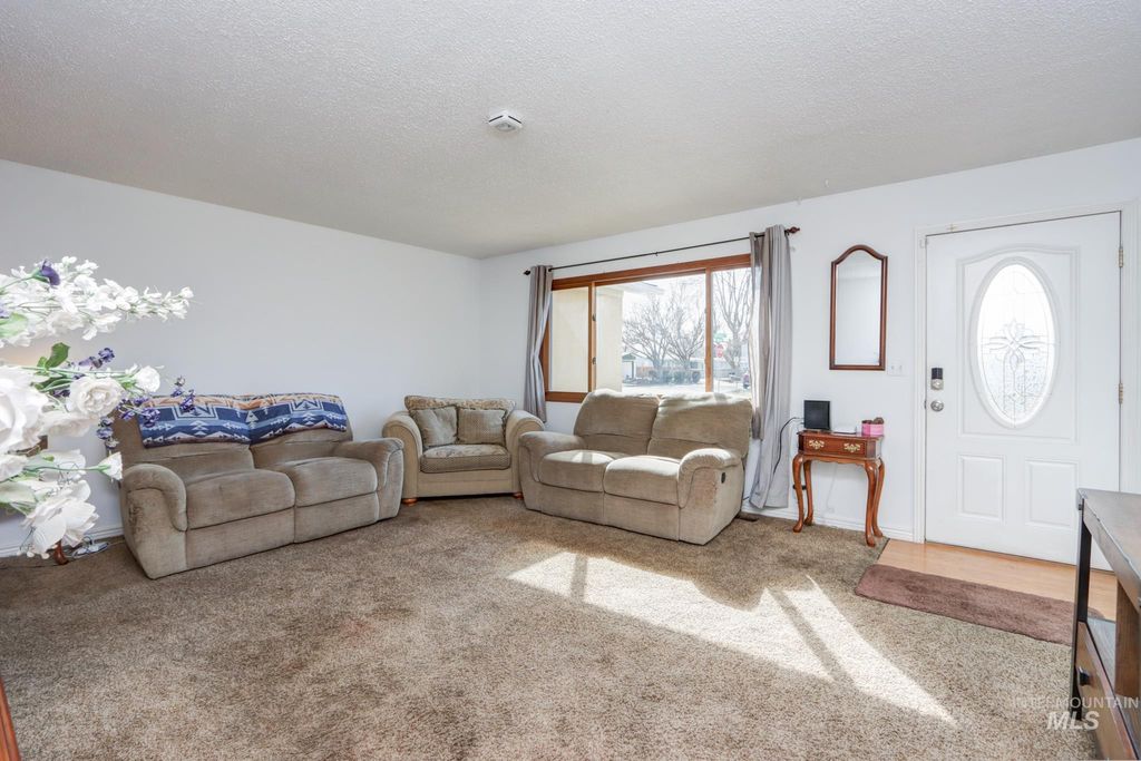 Photo of 2021 Terrace Dr, Caldwell, ID 83605 (MLS # 98976626)