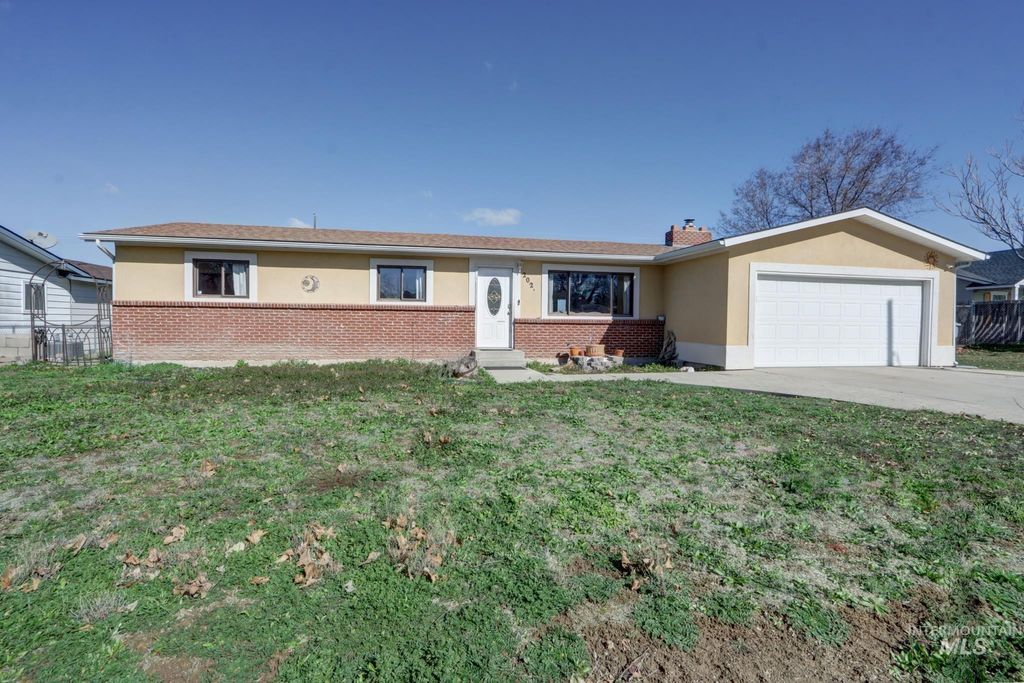 Photo of 2021 Terrace Dr, Caldwell, ID 83605 (MLS # 98976626)