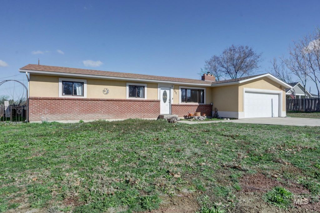 Photo of 2021 Terrace Dr, Caldwell, ID 83605 (MLS # 98976626)