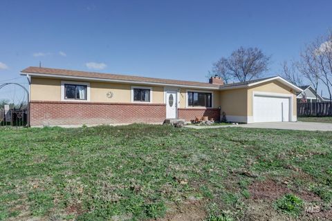 Photo of 2021 Terrace Dr, Caldwell, ID 83605 (MLS # 98976626)