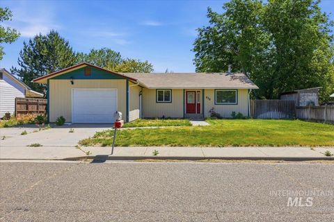 Photo of 610 NW 16th Street, Ontario, OR 97914 (MLS # 98987589)