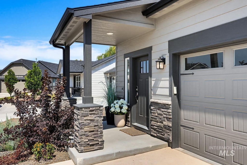 Photo of 3394 S Garibaldi Pl, Meridian, ID 83642 (MLS # 99000280)