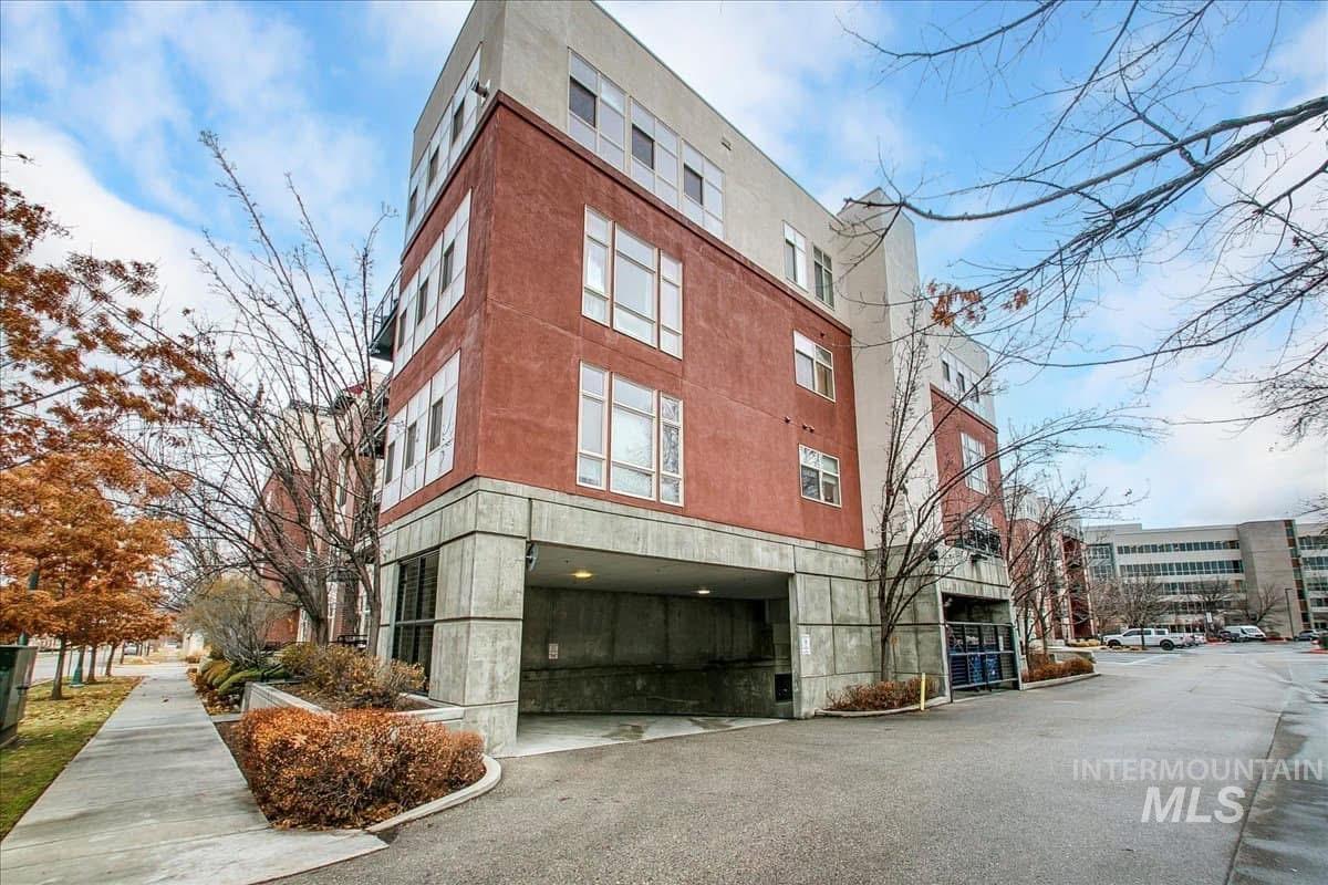 View of apartment building / complex