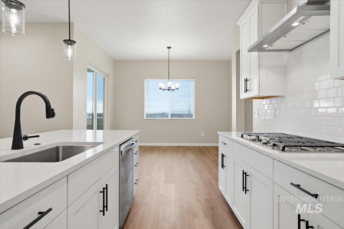 1375 White Cliffs St