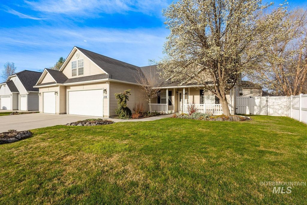 Photo of 235 S Alcove Ave, Star, ID 83669 (MLS # 98979468)