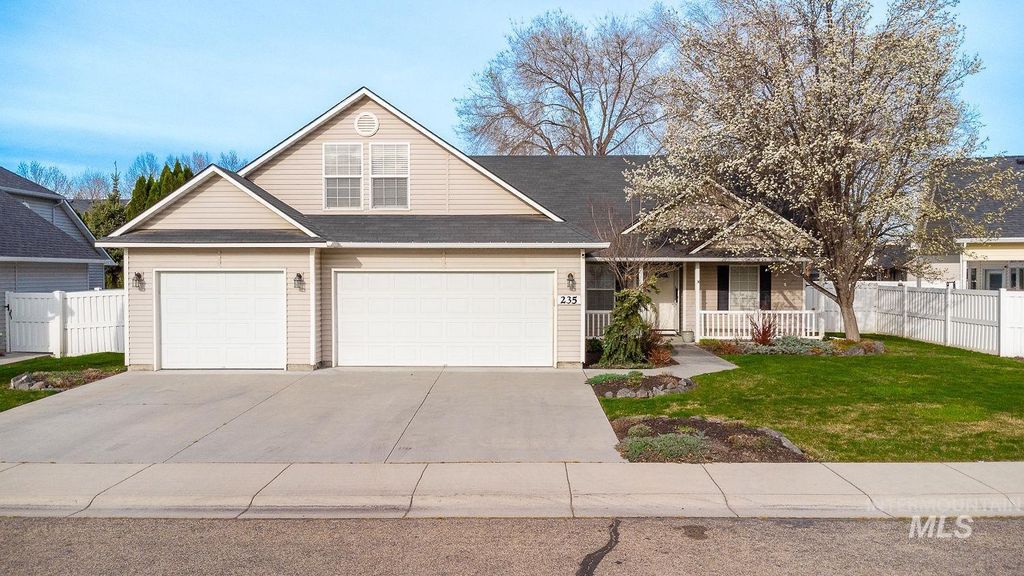 Photo of 235 S Alcove Ave, Star, ID 83669 (MLS # 98979468)