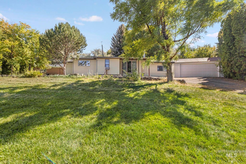 Photo of 2672 S 1050 E, Hagerman, ID 83332 (MLS # 99000420)