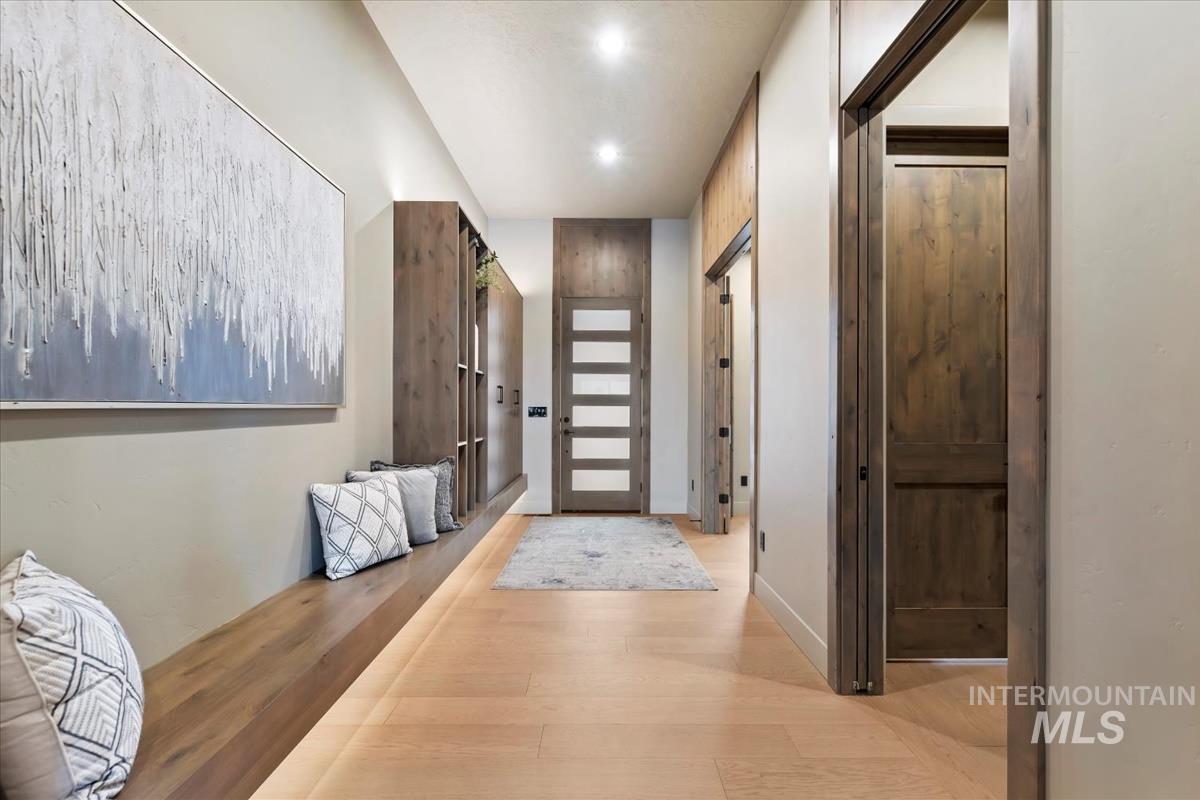 Entryway with recessed lighting