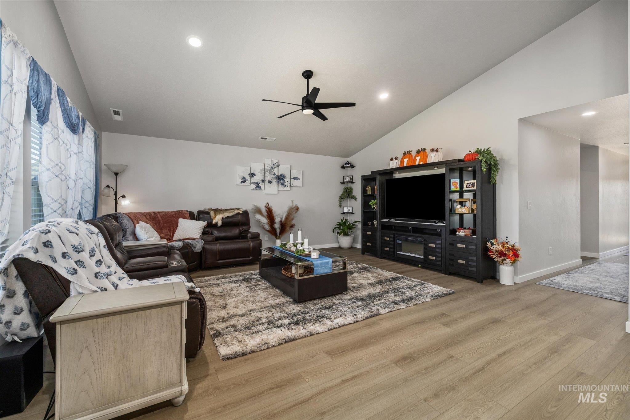 1344 W Pack River Dr