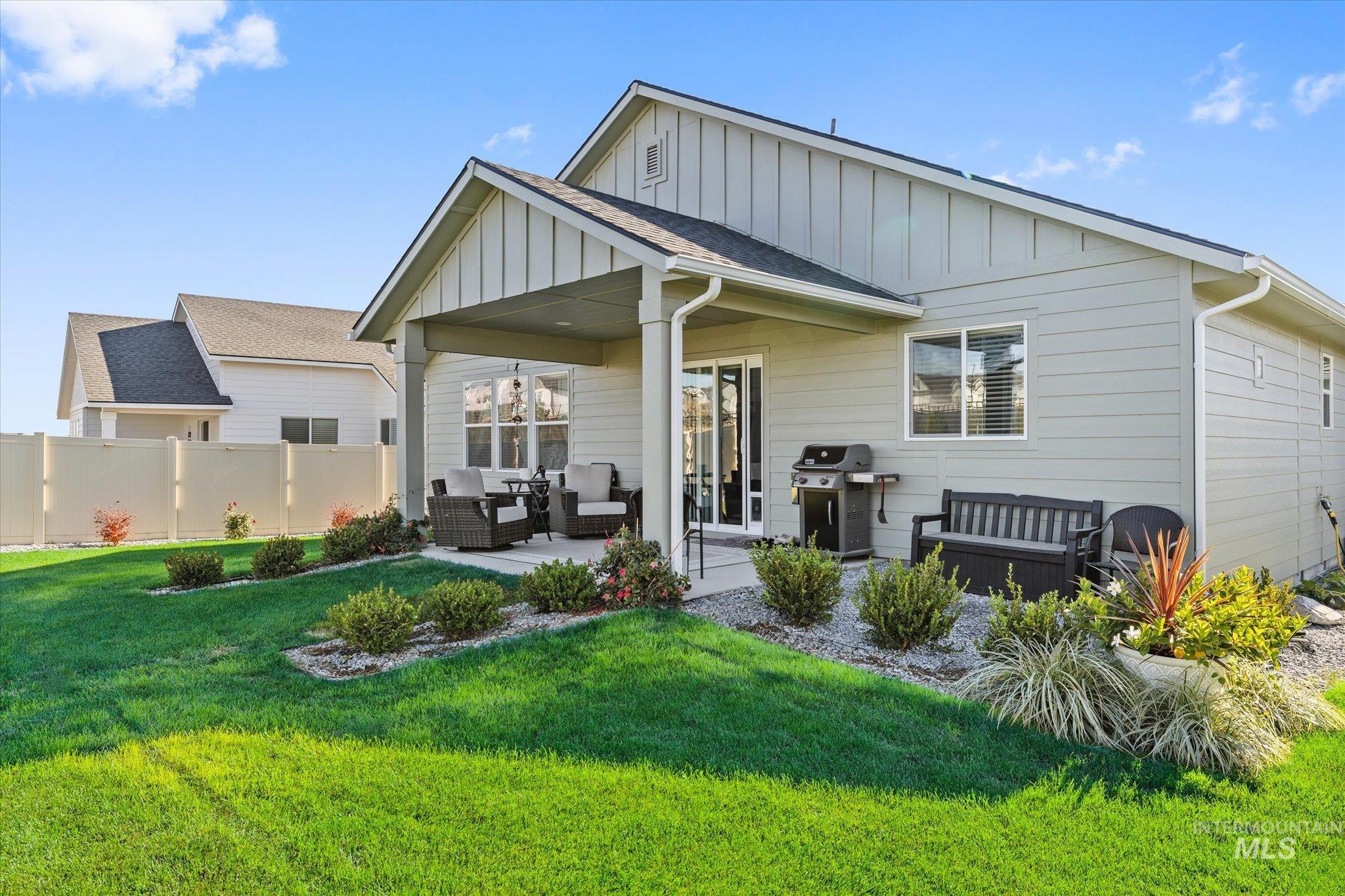 1344 W Pack River Dr