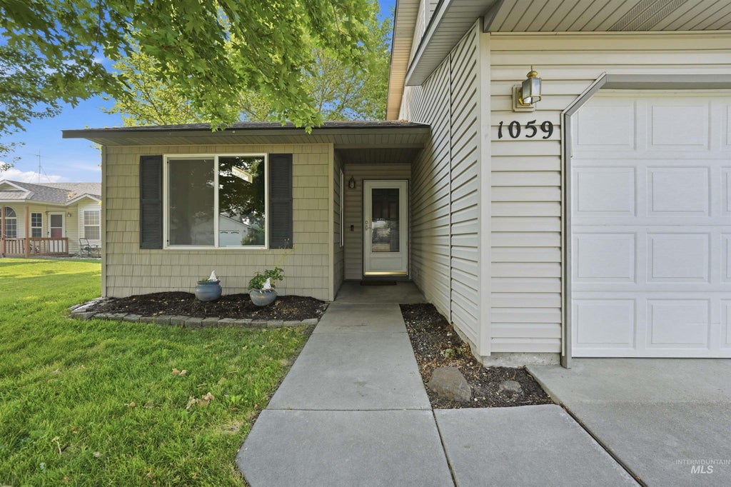 Photo of 1059 Valley, Middleton, ID 83644 (MLS # 98996623)