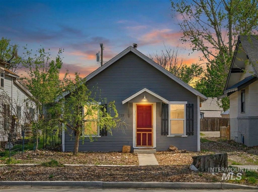 Photo of 722 S Washington, Emmett, ID 83617 (MLS # 98978014)