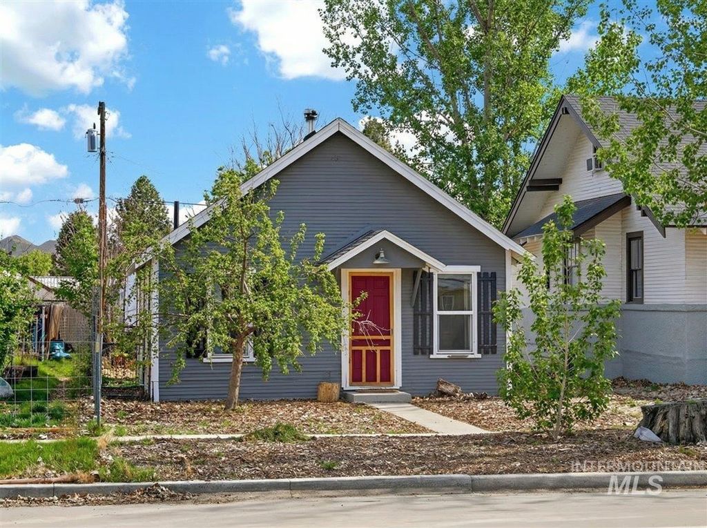 Photo of 722 S Washington, Emmett, ID 83617 (MLS # 98978014)