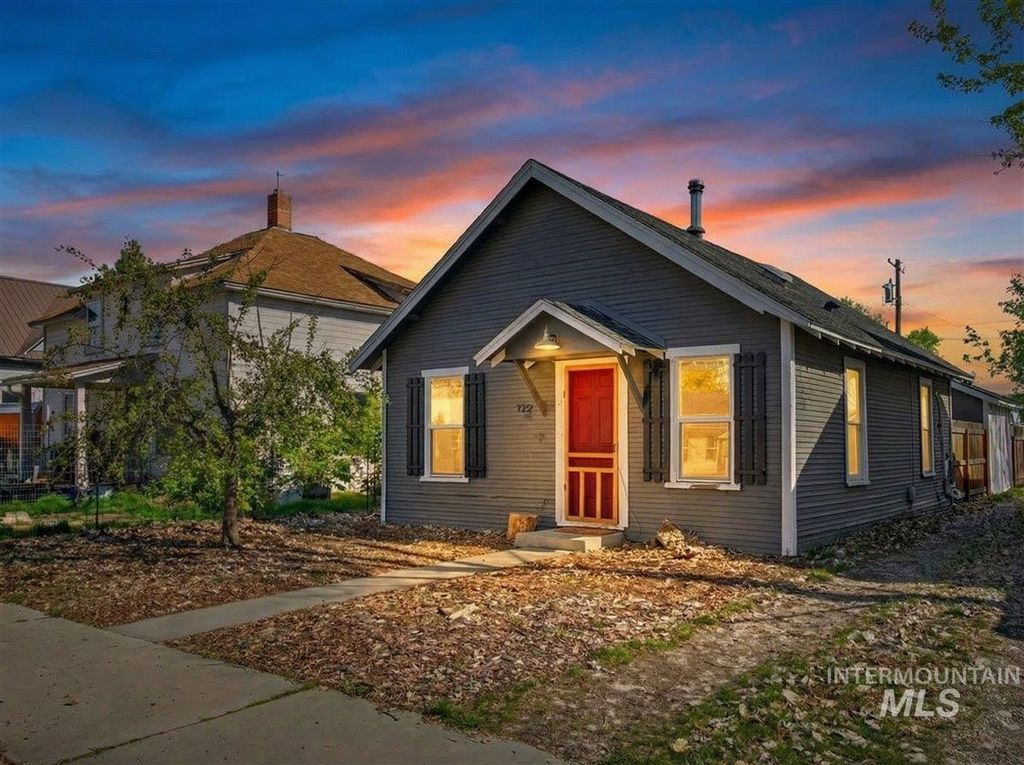 Photo of 722 S Washington, Emmett, ID 83617 (MLS # 98978014)