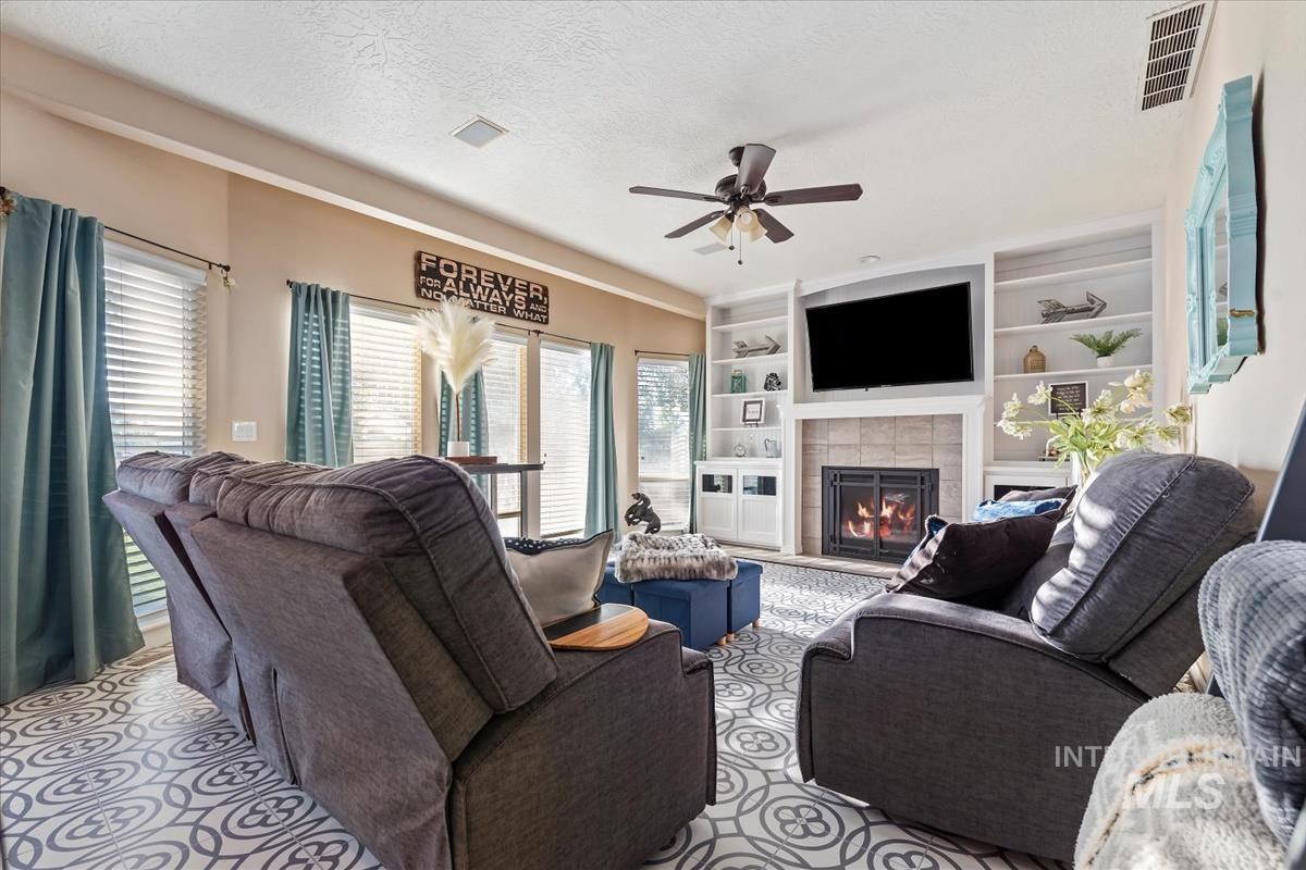 83 E Little Hawk Lane