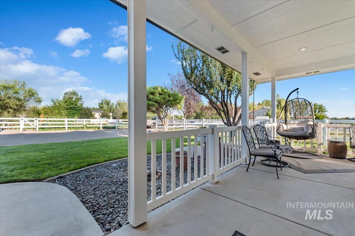 83 E Little Hawk Lane