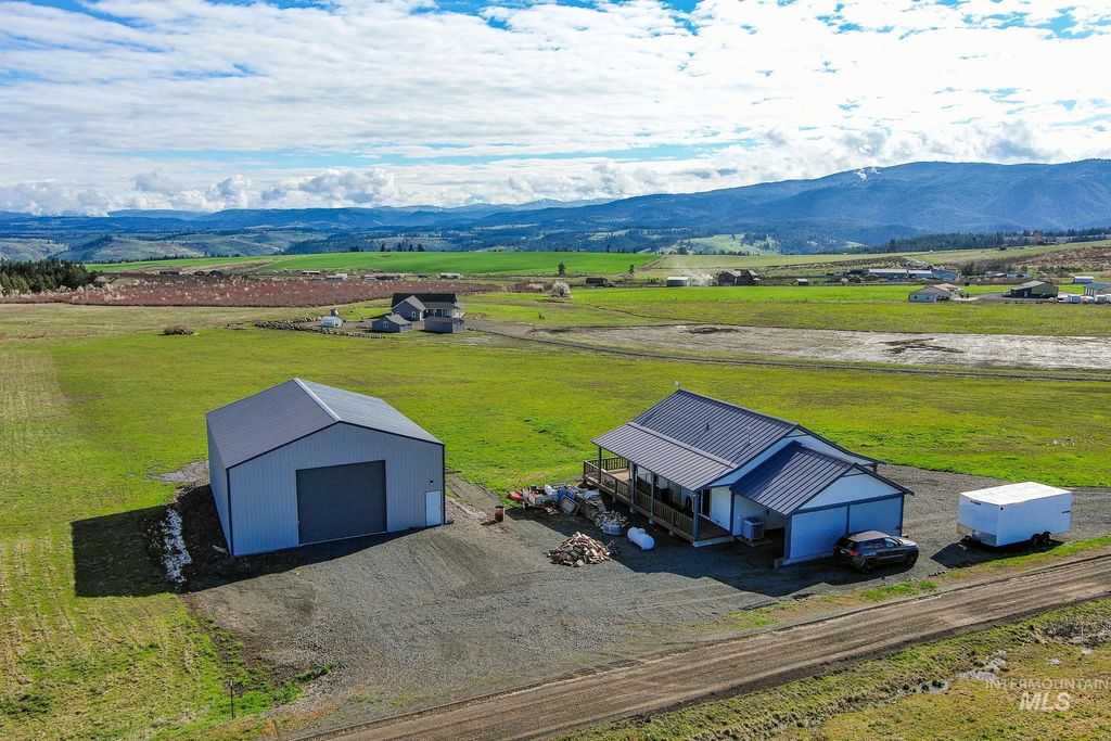 Photo of 194 Golden Acres Drive, Grangeville, ID 83530 (MLS # 98980749)
