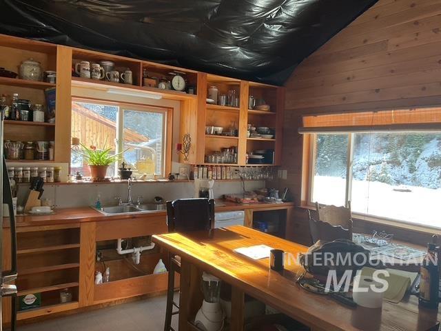 Office area featuring plenty of natural light and vaulted ceiling