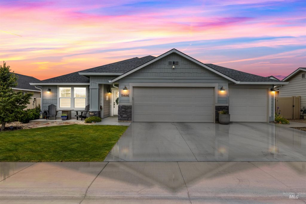 Photo of 11486 W Teratai St, Star, ID 83669 (MLS # 98981462)