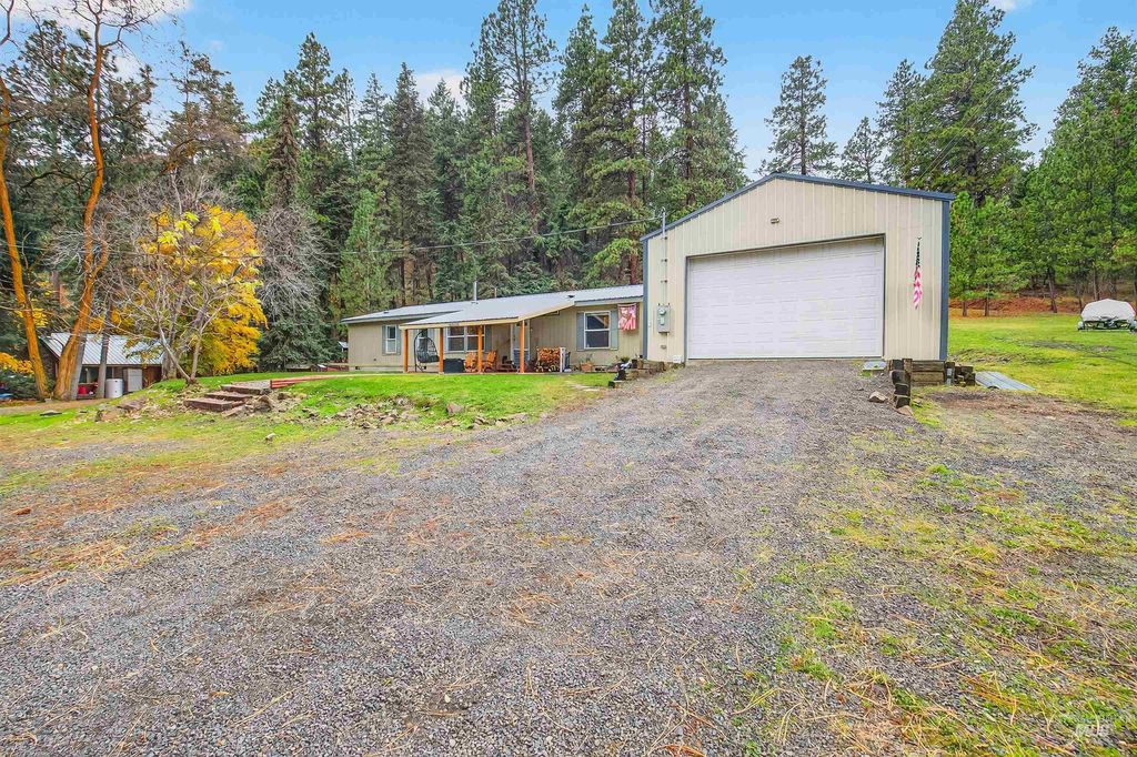Photo of 39816 Waha Glen Rd, Lewiston, ID 83501 (MLS # 98967434)
