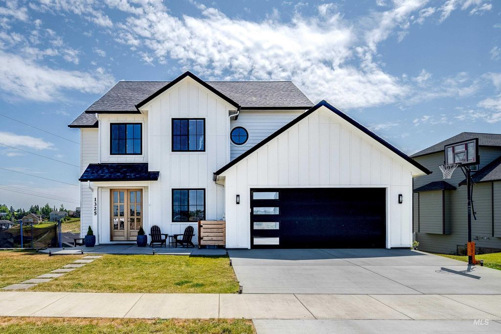 Photo of 1325 SW Panorama Drive, Pullman, WA 99163 (MLS # 98960337)
