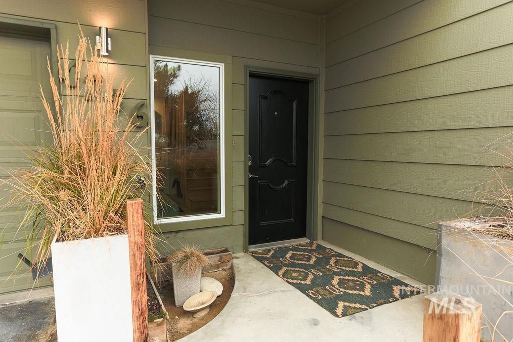 Photo of 4756 Bitterbrush, Boise, ID 83703 (MLS # 98972608)