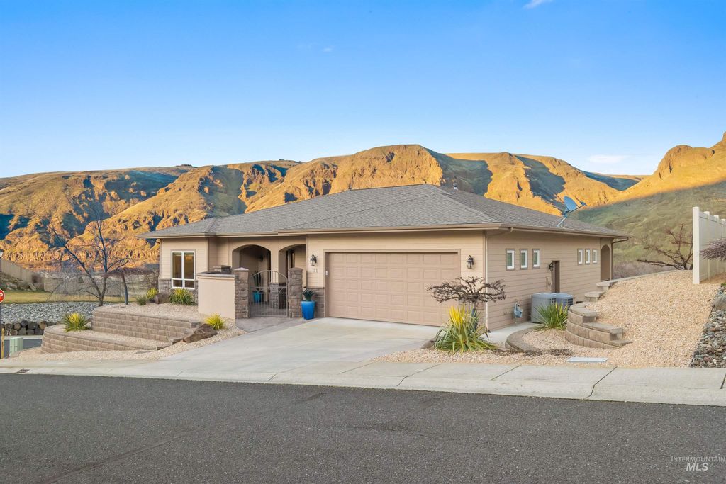 Photo of 31 Riverpoint Dr, Asotin, WA 99402 (MLS # 98976282)