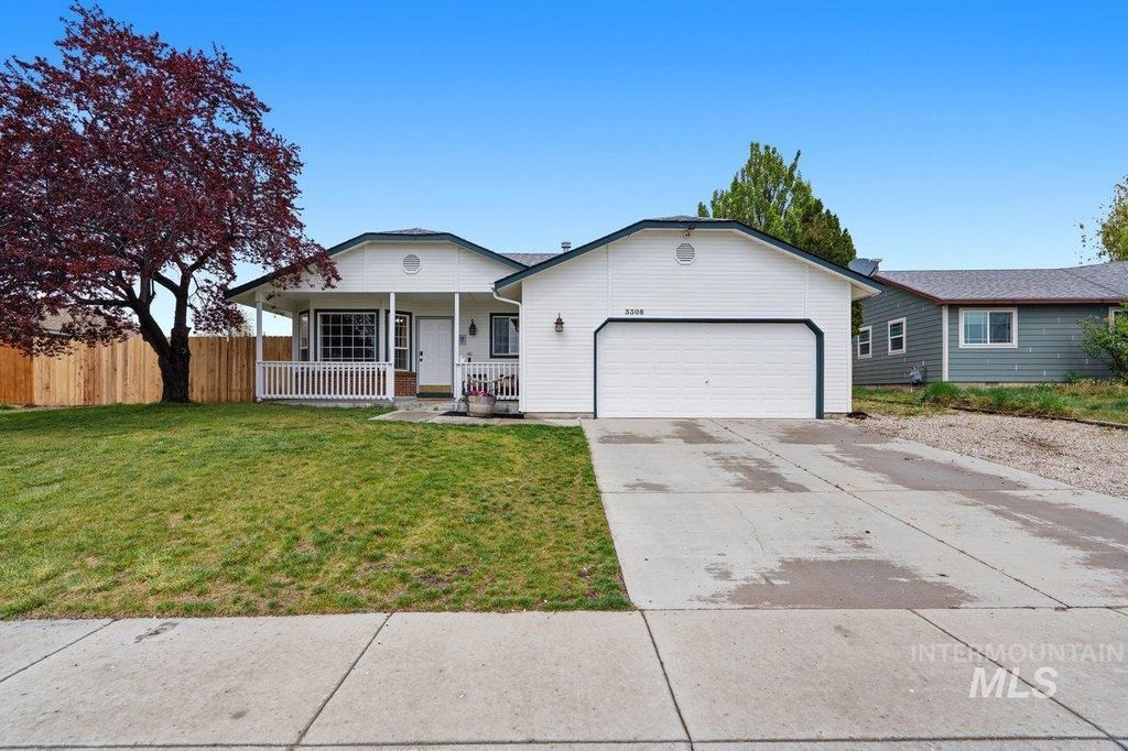 Photo of 3308 Robinhood Loop, Nampa, ID 83687 (MLS # 98982400)