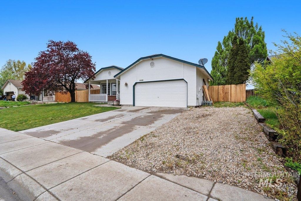 Photo of 3308 Robinhood Loop, Nampa, ID 83687 (MLS # 98982400)