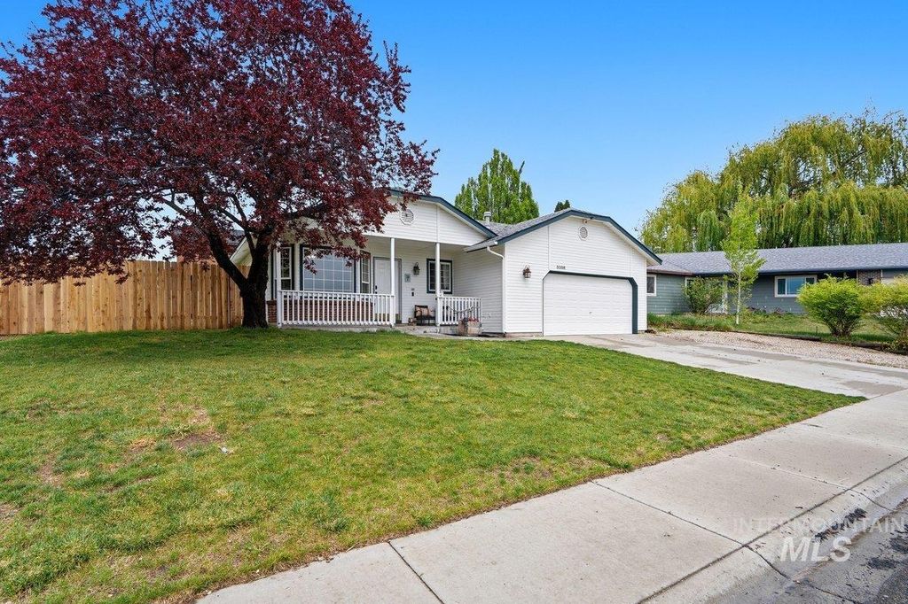 Photo of 3308 Robinhood Loop, Nampa, ID 83687 (MLS # 98982400)